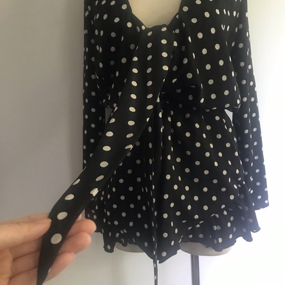 Deep plunging neckline ruffle dots ruffle romper - Picture 3 of 5